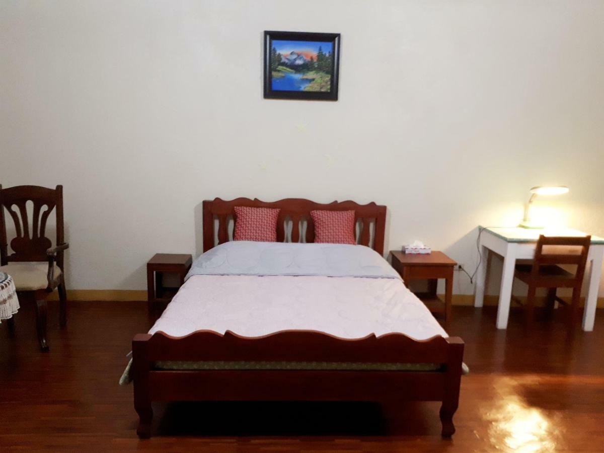 Minine Guesthouse Silang Экстерьер фото