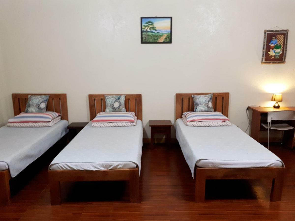 Minine Guesthouse Silang Экстерьер фото