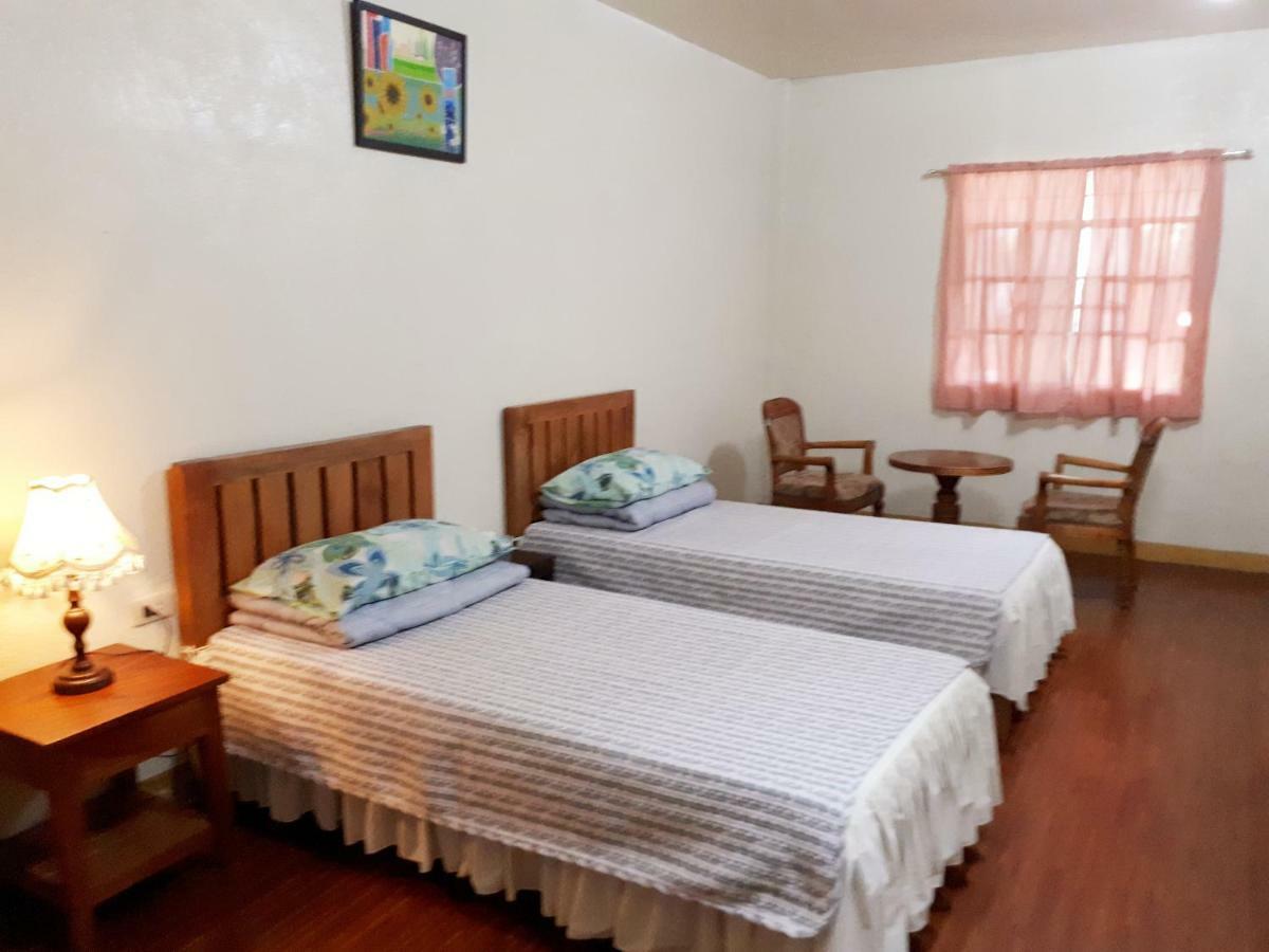 Minine Guesthouse Silang Экстерьер фото